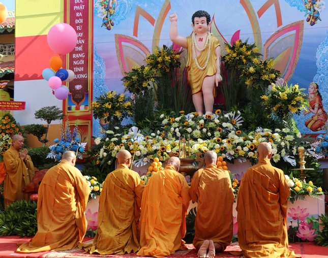 Hướng tâm cầu nguện thế giới hòa bình, chúng sinh an lạc