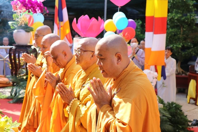 Thành kính đảnh lễ