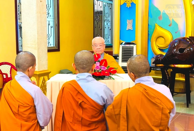 Chư Ni tác pháp an cư