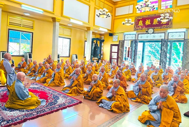 Ni trưởng Thích nữ Tịnh Nguyện có lời huấn từ khuyến tấn chư Ni tinh tấn trong ba tháng hạ