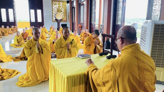 Chư Tăng tác pháp thọ an cư