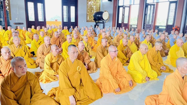 Chư Tăng Ni tham dự lễ tổng khai giảng tại chùa Tỉnh Hội