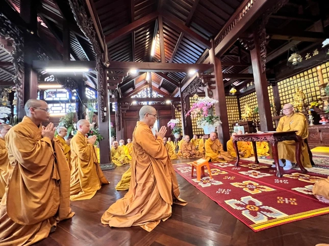 Chư Tăng tác pháp đại chúng