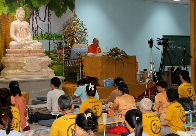 Khóa tu “Sống tại chùa” diễn ra trong hai ngày hai đêm