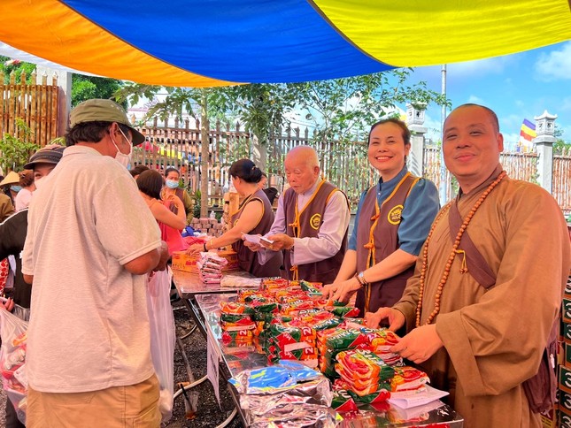 Gian hàng thực phẩm thiết yếu