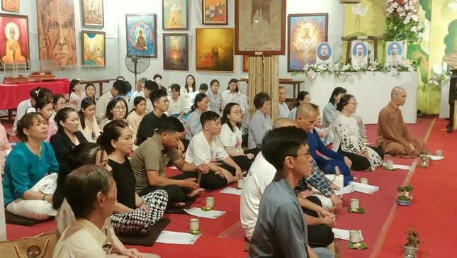 Phật tử tham dự thiền trà