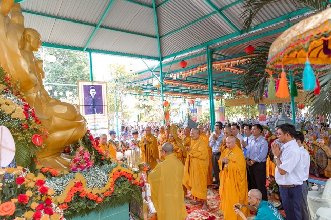 Thành kính đảnh lễ Bồ-tát Thành kính đảnh lễ Bồ-tát