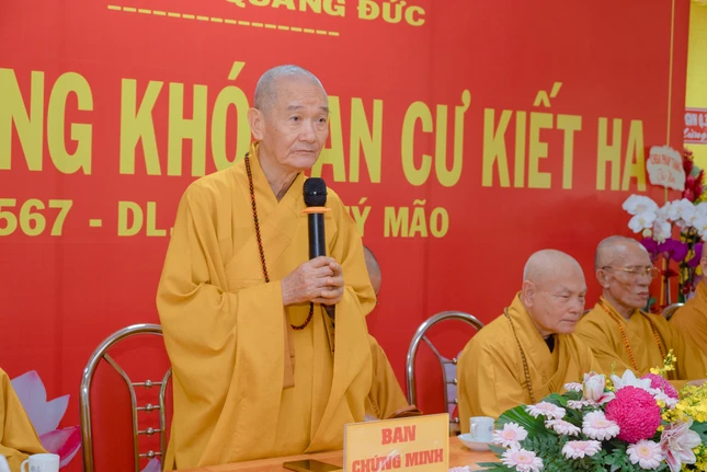 Trưởng lão Hòa thượng Thích Thanh Hùng ban đạo từ