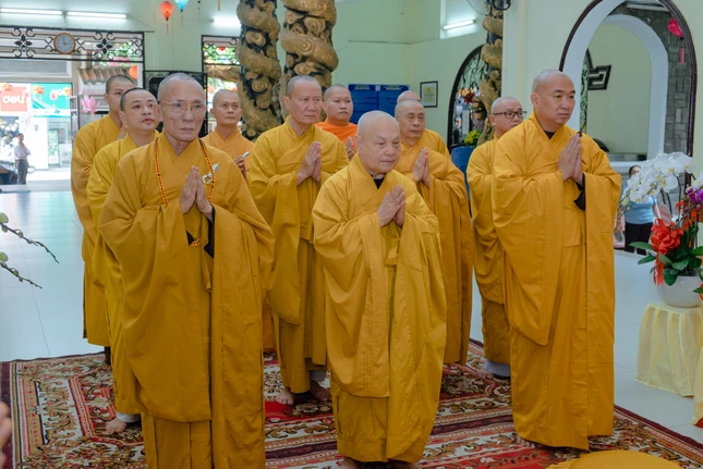 Thành kính đảnh lễ Giác linh Bồ-tát tại trú xứ cuối cùng của Ngài