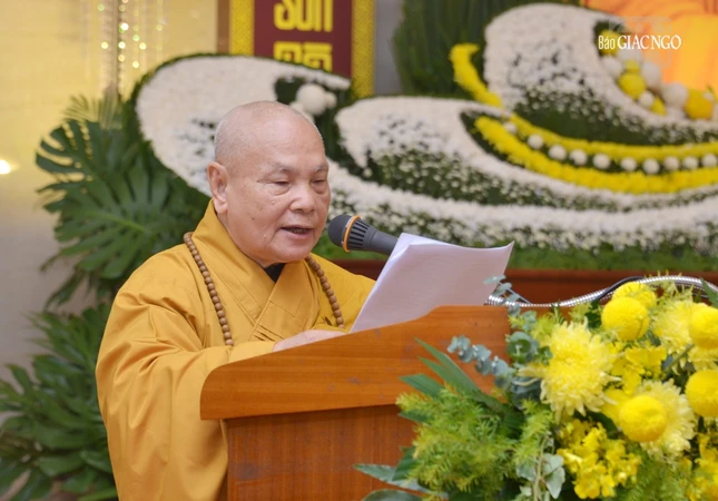 Hòa thượng Thích Thiện Nhơn thay mặt Hội đồng Chứng minh, Hội đồng Trị sự dâng lời tưởng niệm Bồ-tát Thích Quảng Đức vị pháp thiêu thân, chư Thánh tử đạo