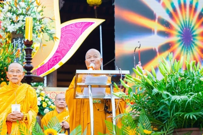 Hòa thượng Thích Quảng Thiện cung tuyên tiểu sử Bồ-tát Thích Quảng