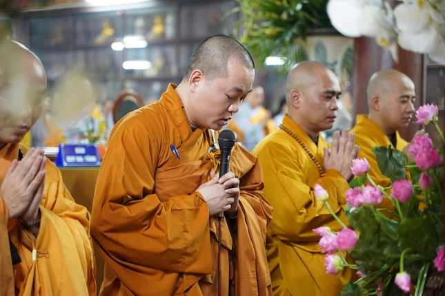 Đại diện chư hành giả Tăng, Ni chùa Bồ Đề