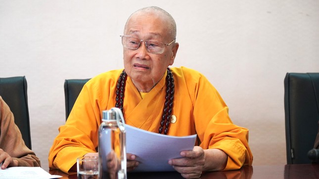 Hòa thượng Thích Tánh Nhiếp tại buổi họp