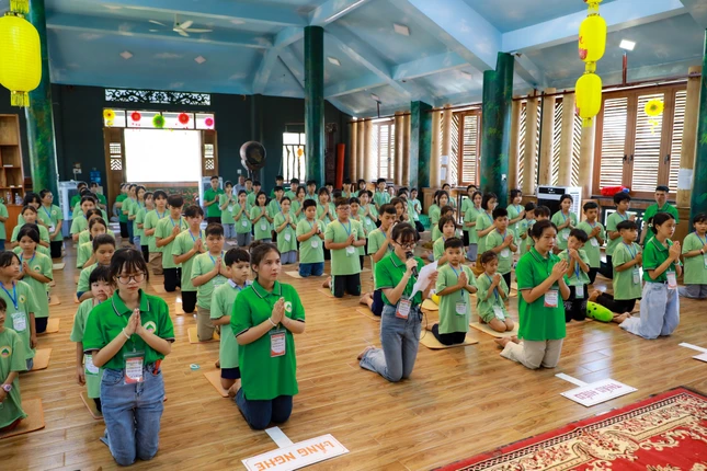 Các thanh thiếu niên Phật tử tham gia khóa tu tại chùa An Thái