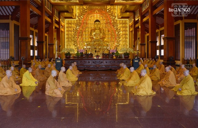 Theo truyền thống của Phật giáo TP.HCM, trong mùa An cư kiết hạ mỗi hàng tháng, chư Tăng bố-tát, thính giới chung hai kỳ vào sáng 14 và 29 Âm lịch