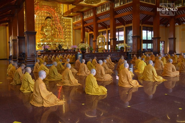 Ngài chia sẻ một số kinh nghiệm tiếp nhận được từ các vị giáo phẩm trưởng thượng