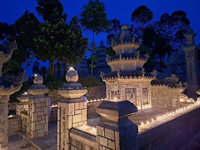 Bảo tháp Ni trưởng Thích nữ Viên Bổn