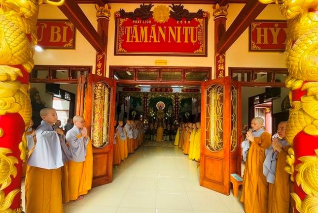 Lễ Bố-tát của chư Ni tại trường hạ chùa Tâm Ấn Lễ Bố-tát của chư Ni tại trường hạ chùa Tâm Ấn