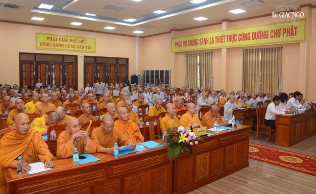 Chư tôn đức Tăng Ni, lãnh đạo các cơ quan tham dự