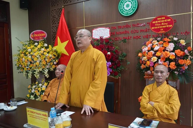 Hòa thượng Thích Thanh Nhiễu phát biểu tại buổi gặp mặt