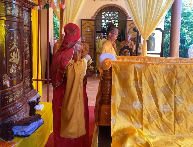 Sái tịnh kim quan