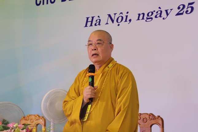 Hòa thượng Thích Thanh Nhiễu ban đạo từ