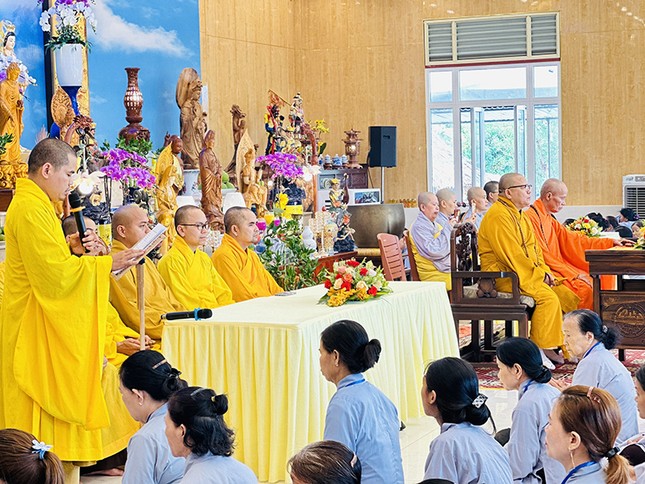 Chư tôn đức chứng minh