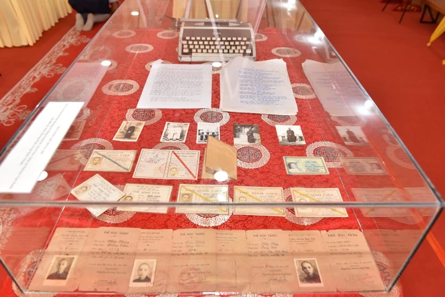 Triển lãm chủ đề “Gương xưa thơm sử Phật”