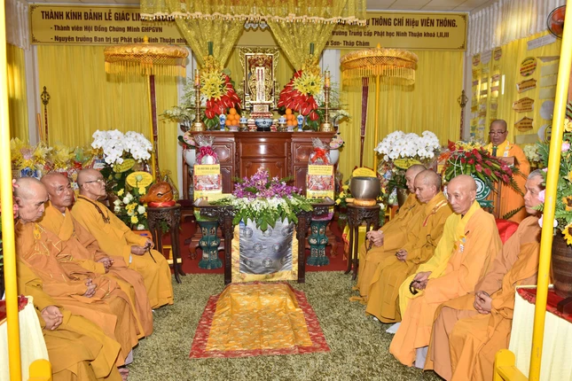 Chư tôn đức chứng minh, tham dự lễ Tiểu tường Trưởng lão Hòa thượng Thích Đồng Tâm