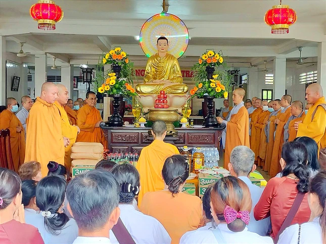 Tác bạch cúng dường tịnh tài, tịnh vật hỗ trợ chư hành giả tu học trong ba tháng