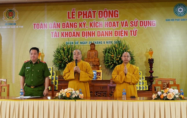 Chư tôn đức tham dự buổi phát động