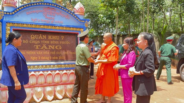 Thượng tọa Thích Pháp Quyền đón tiếp đoàn Thượng tọa Thích Pháp Quyền đón tiếp đoàn