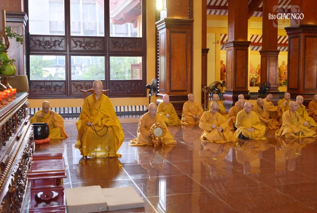 Bố-tát là nghi thức đặc thù của chúng xuất gia Bố-tát là nghi thức đặc thù của chúng xuất gia