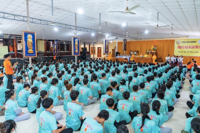 Khóa tu thu hút gần 500 em thanh thiếu niên và tình nguyện viên tham dự