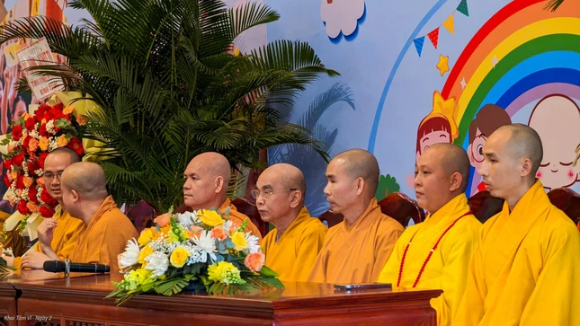 Chư tôn đức chứng minh và tham dự