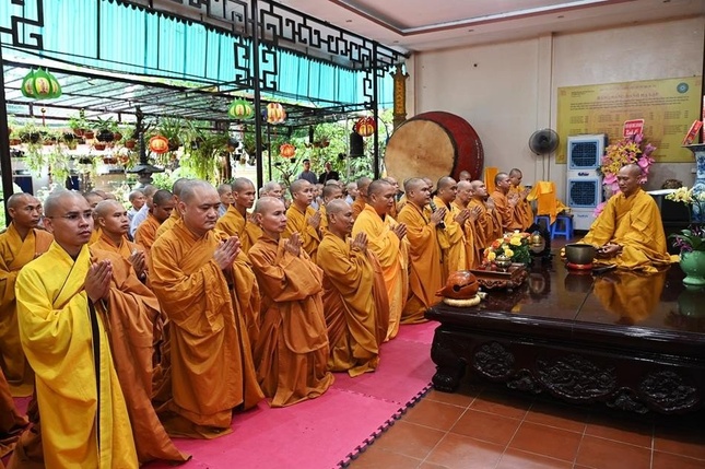 Chư Tăng tác bạch cung thỉnh Hòa thượng Thích Thanh Điện vào ngôi Đường chủ trường hạ chùa Cam Lộ