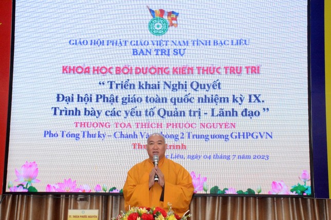 hượng tọa Thích Phước Nguyên trình bày về Nghị quyết Đại hội IX GHPGVN