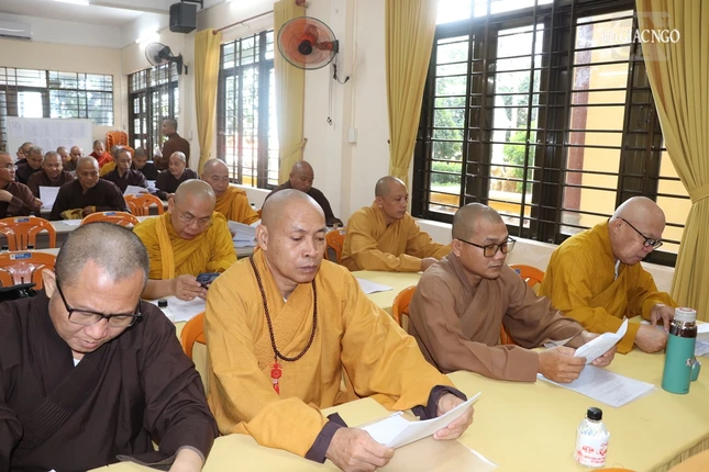 Chư tôn đức tham dự hội nghị