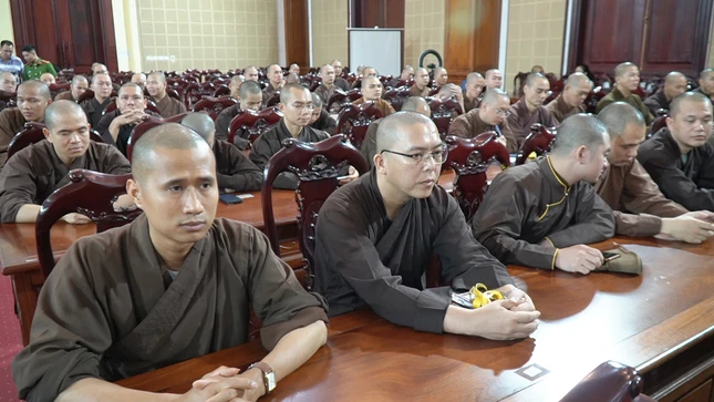 Gần 500 Tăng Ni sinh của Học viện đăng ký, kích hoạt và sử dụng tài khoản định danh điện tử VneID