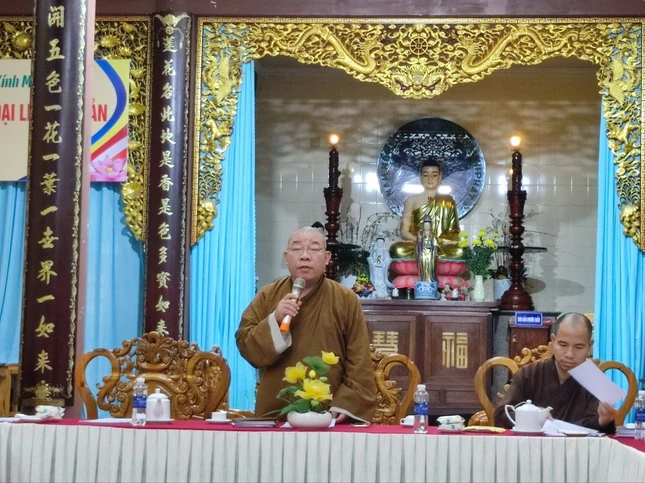 Thượng tọa Thích Pháp Huệ, Phó Trưởng ban Trị sự kiêm Trưởng ban Hoằng pháp GHPGVN tỉnh phát biểu khai mạc