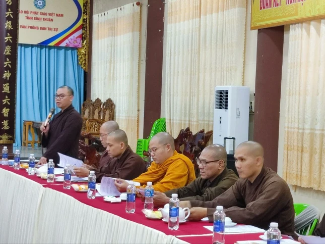 Phát biểu đóng góp ý kiến tại buổi họp