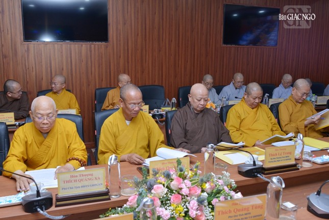 Chư tôn đức tham dự hội nghị