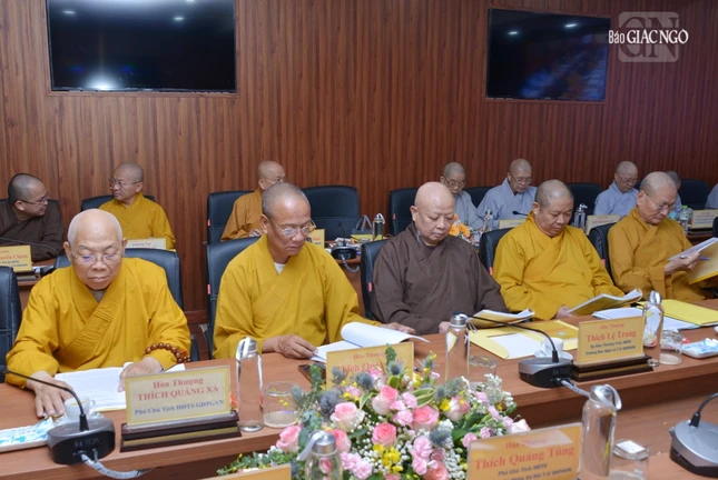 Chư tôn đức tham dự hội nghị