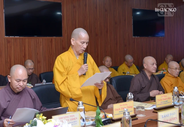 Hòa thượng Thích Thiện Thống trình dự thảo Quy chế hoạt động Ban Quản trị tự viện