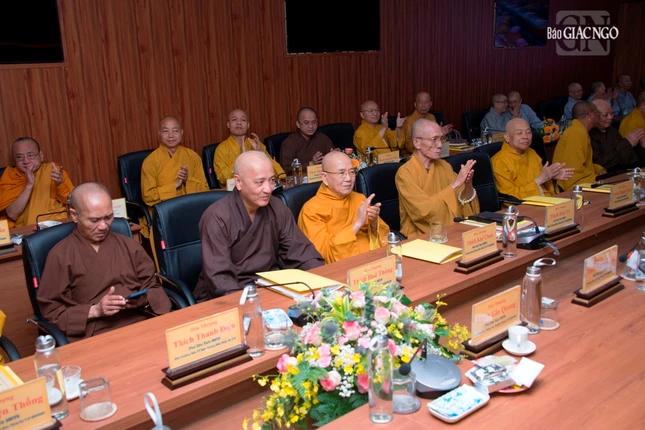 Chư tôn đức tham dự hội nghị