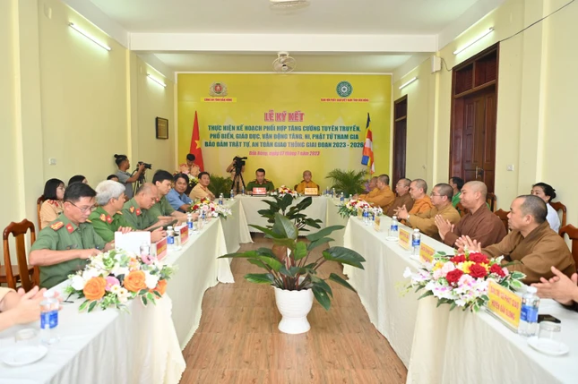 Toàn cảnh lễ ký kết