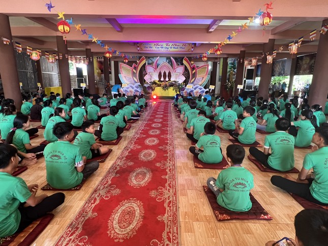 300 em tu sinh về chùa sinh hoạt 300 em tu sinh về chùa sinh hoạt