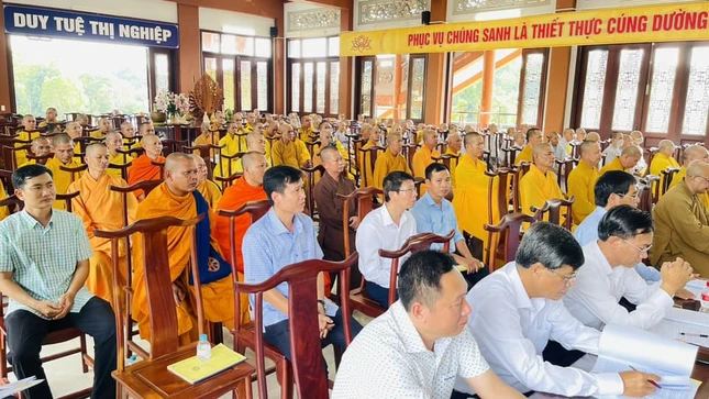 Chư tôn đức, đại diện các cơ quan tham dự