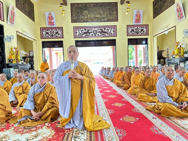 Ni sư Thích nữ Diệu Minh tác bạch