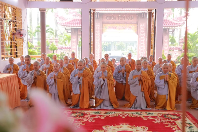 Chư hành giả chùa Tôn Vân - tỉnh Long An Chư hành giả chùa Tôn Vân - tỉnh Long An